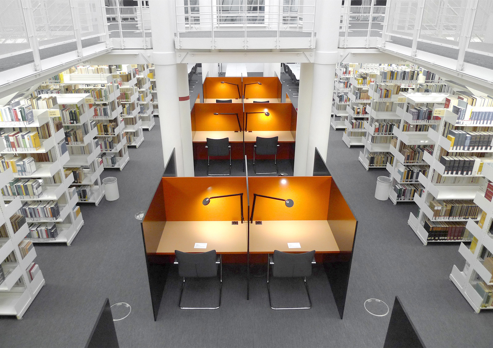 Uni Jur Bibliothek2