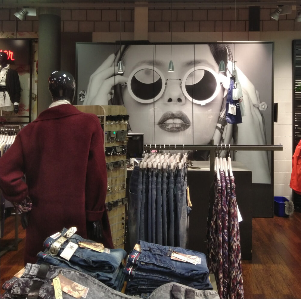 2022 02 Oesch Laeden